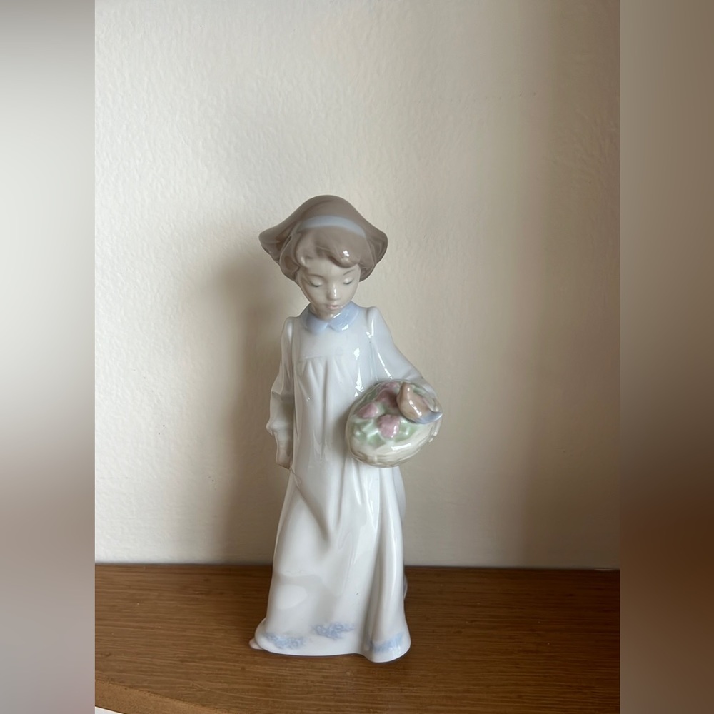 NAO porcelain by Lladro